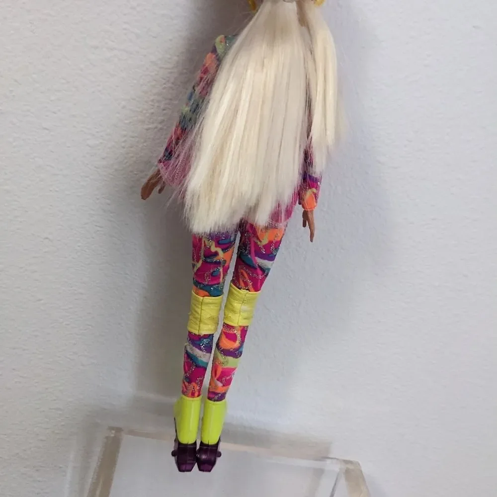 Hot Skatin Barbie Doll Articulated Jointed Blonde Hair Blue Eyes 1993 Mattel